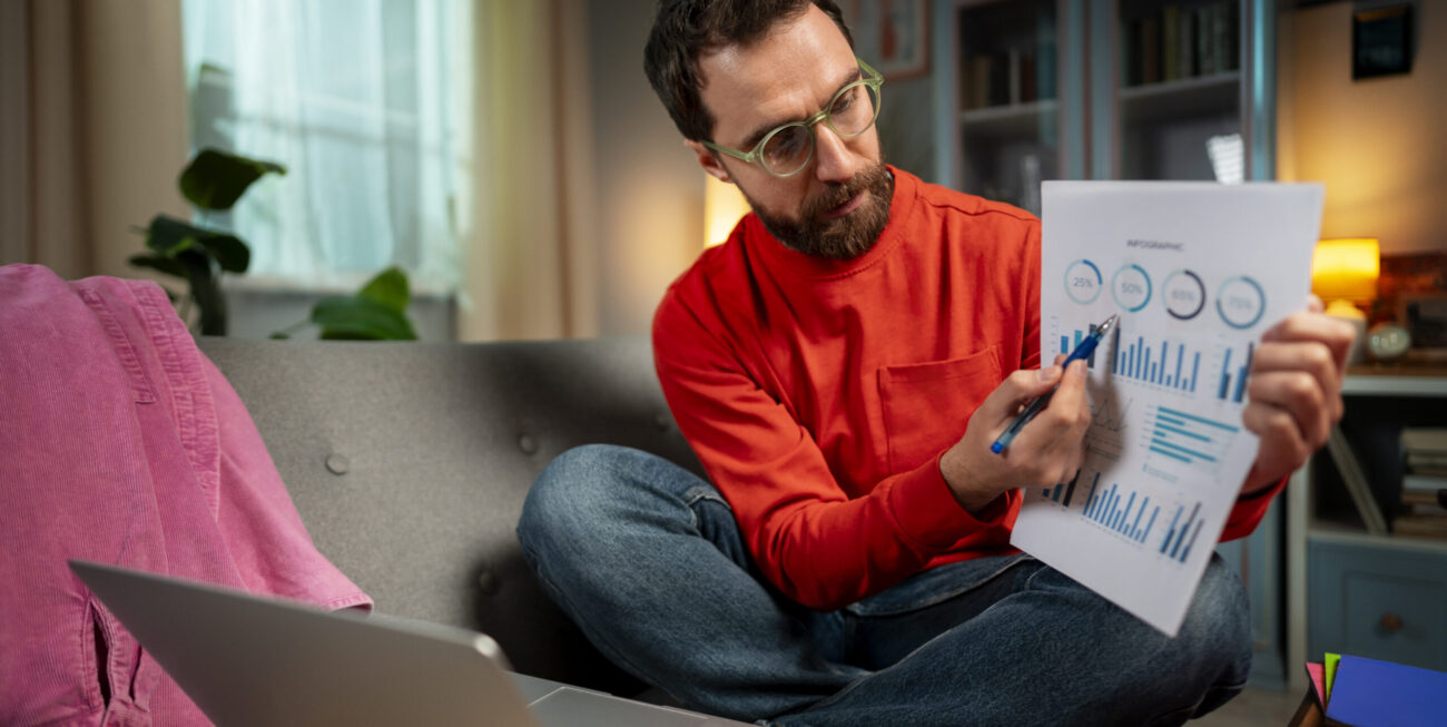 Monitoreamos cada métrica relevante: CPL, ROAS, CTR, frecuencia y conversion rate. Iteramos creativos, audiencias y landing pages hasta encontrar el punto óptimo. El objetivo no es “alcance” sino ventas reales.