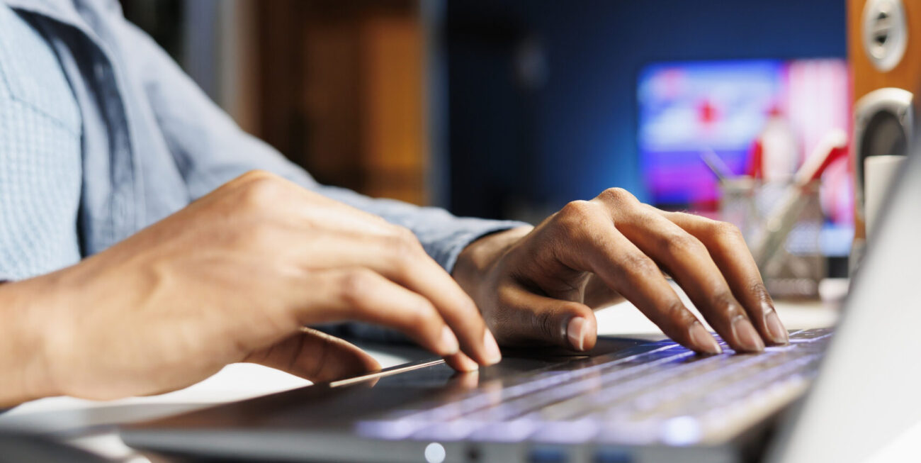 Dejamos lista toda tu infraestructura digital para vender. Optimizamos o creamos páginas de aterrizaje de alta conversión, configuramos Meta Business Suite, Pixel y API de conversiones, además de automatizar WhatsApp Business para atención inmediata y seguimiento profesional.